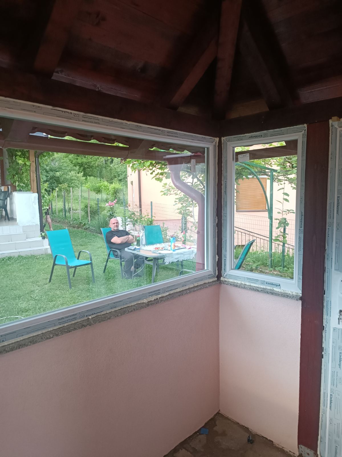 Ostakljena ljetna kuhinja s PVC prozorima